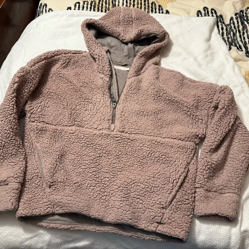 Prana Permafrost quarter-zip Sherpa pull-over.
